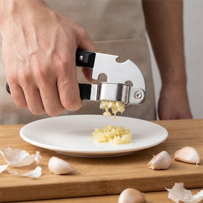 ecrase ail ouvre bouteille polyvalent 